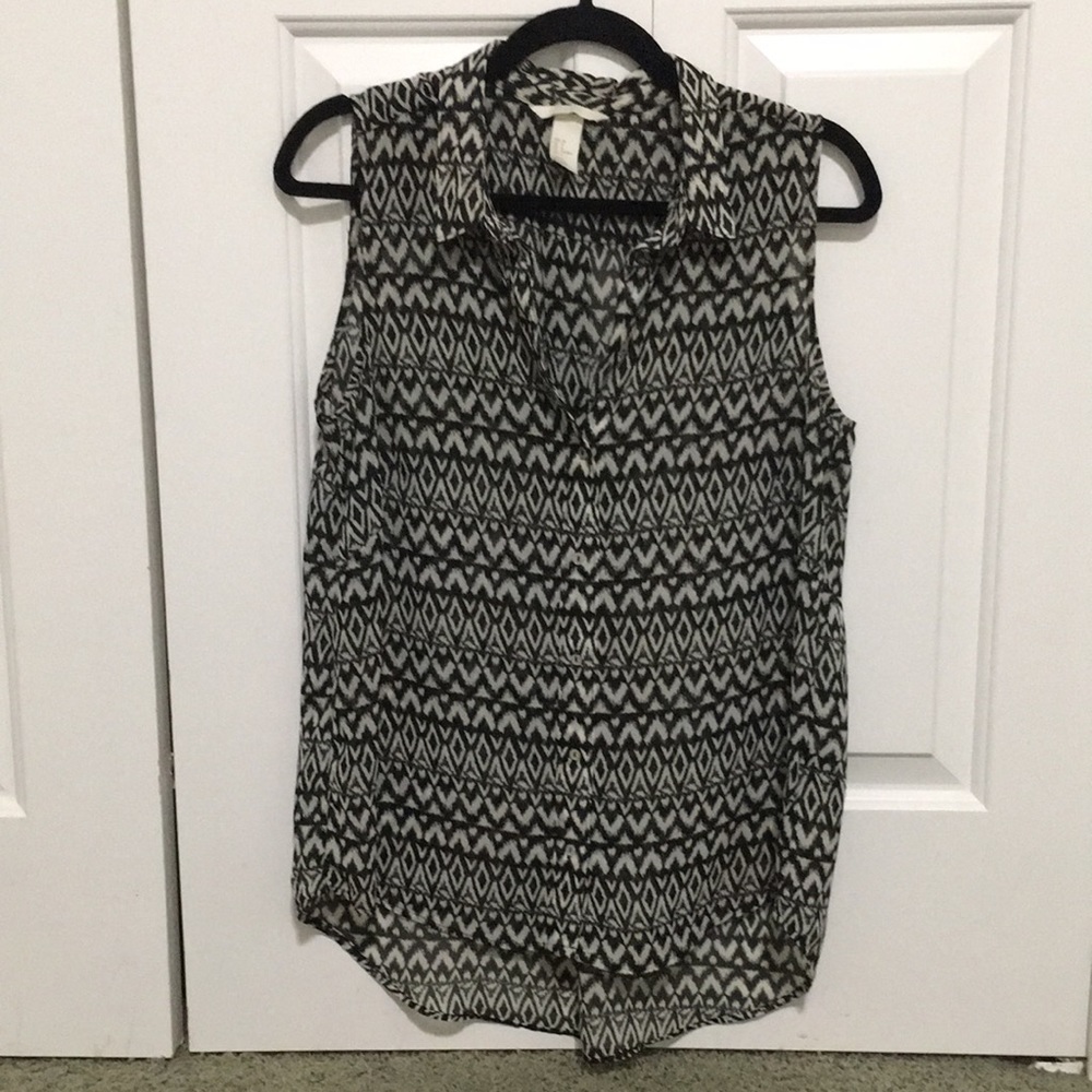 H&M Sleeveless Button Down Semi Sheer Black White Geometric Pattern Women's Size